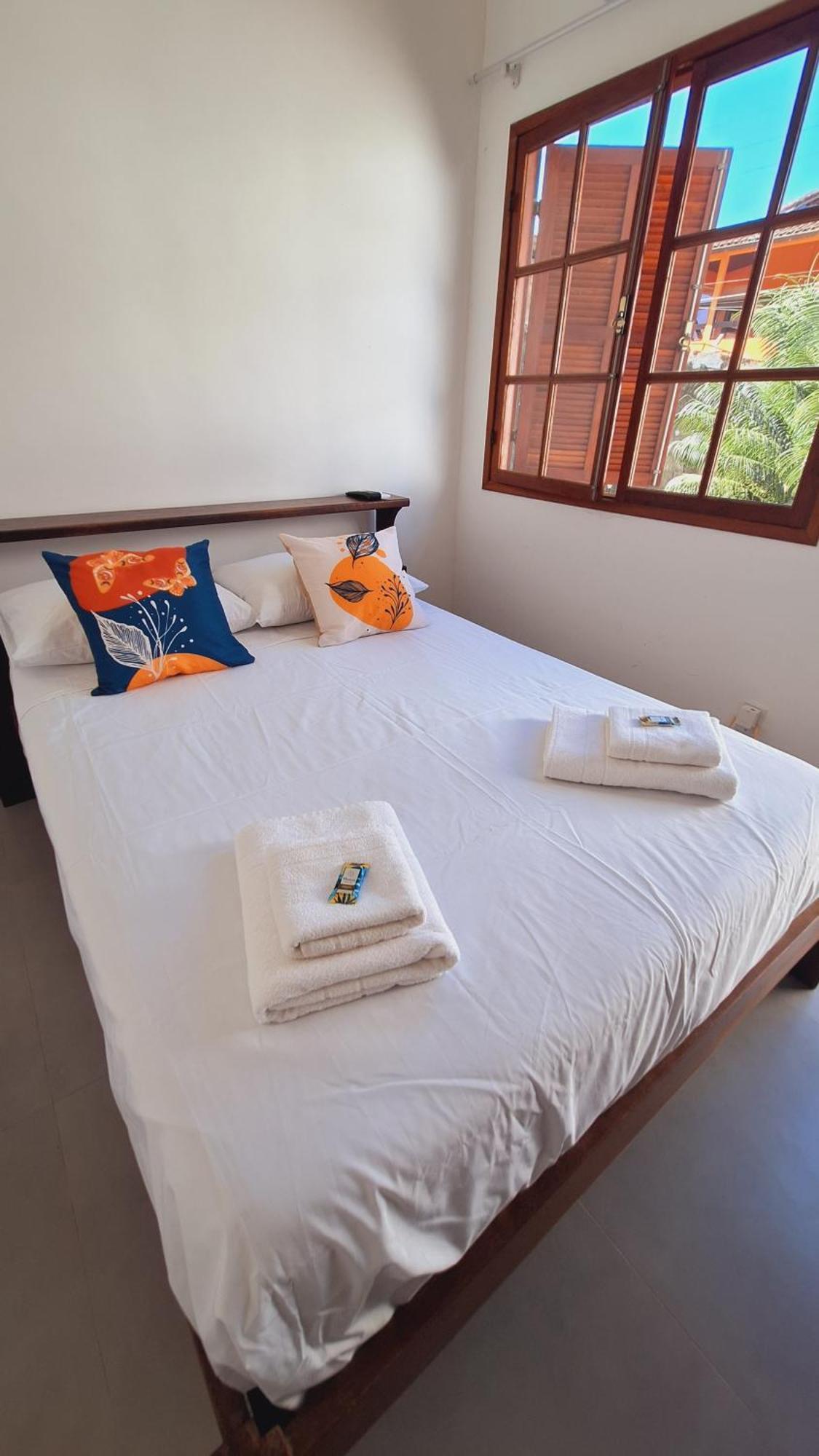 Antonella E Valentina Paraiso Abraao Homestay